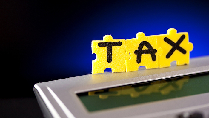 【界面早报】8月个税同比增长21.1%   苹果发布三款新iPhone