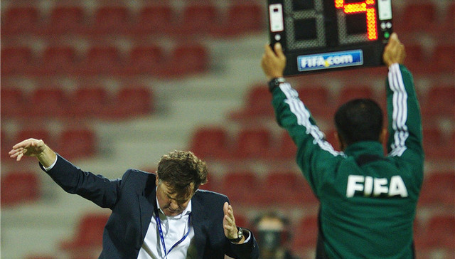 【体育晚报】卡马乔卸任加蓬国家队 中国女篮出征西班牙世界杯