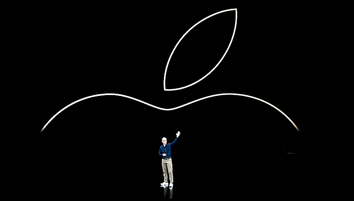 商人库克对垒中国“果粉”：讨好的双卡双待，倔强的高端定价