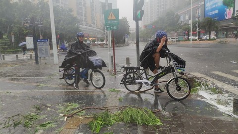 深圳多区域海水倒灌 仍有13万户市民未恢复供电