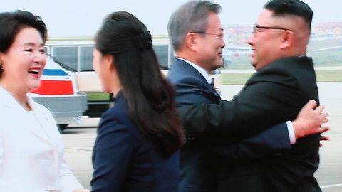 朝韩峰会打破半岛核谈僵局 英媒：为第二次金特会铺路