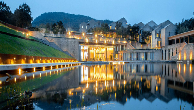 新酒店 | 刘家琨在南京四方美术馆内建了个单色酒店