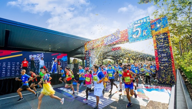 如果你在“奇跑迪士尼”跑得足够快，就可以去上马接着跑