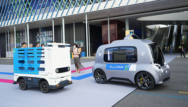 2018杭州云栖：菜鸟发布新零售物流无人车