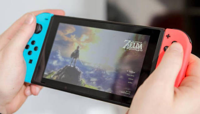 【是日美好事物】任天堂Switch的创意复古控制器，印着爱丽丝的一整套化妆品上