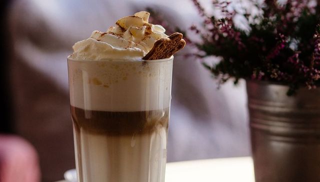 互金晚报：美团上市首日市值近四千亿港元 东方资产签约信融财富