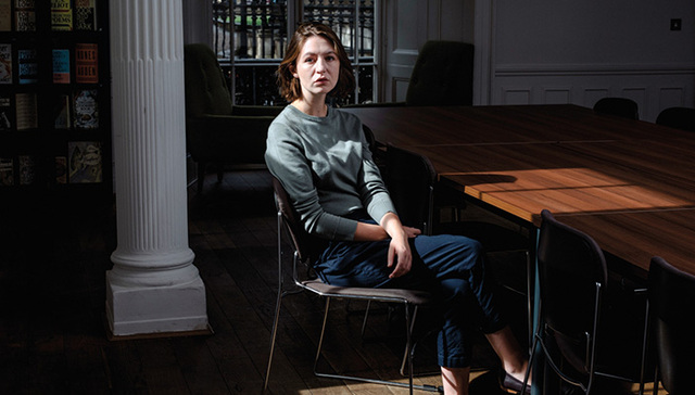 27岁布克长名单入围作家萨莉·鲁尼谈性、权力和新作《普通人》