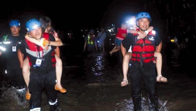 救援车返程因非本地救援被卡 应急管理部：研究修定救灾车免通行费办法