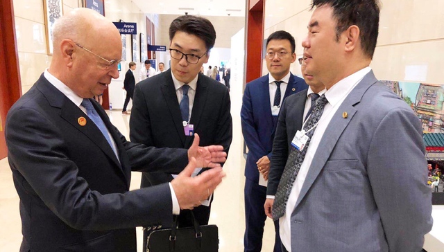 世界经济论坛执行主席施瓦布会见雪松控股张劲