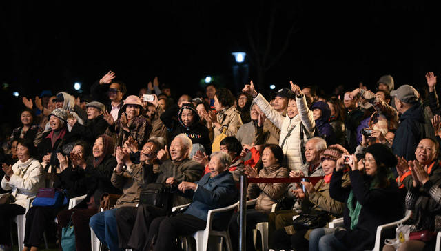 上海市民的“艺术天空”：名家名团来到广场公园草坪商圈