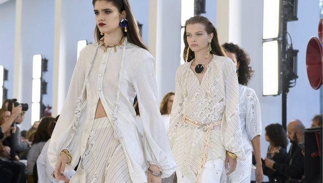 【巴黎时装周】从洒脱的Chloé到街头的OFF-WHITE，还是巴黎最懂女人味