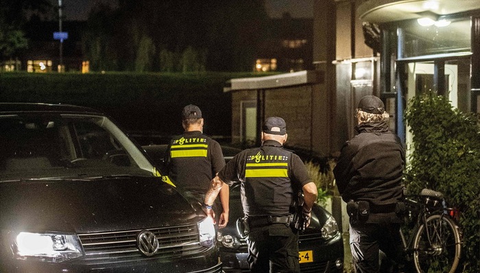 警方,嫌疑人,荷兰,圣战,大规模杀戮,暴力,恐怖主义,反恐,自动步枪,团伙头目