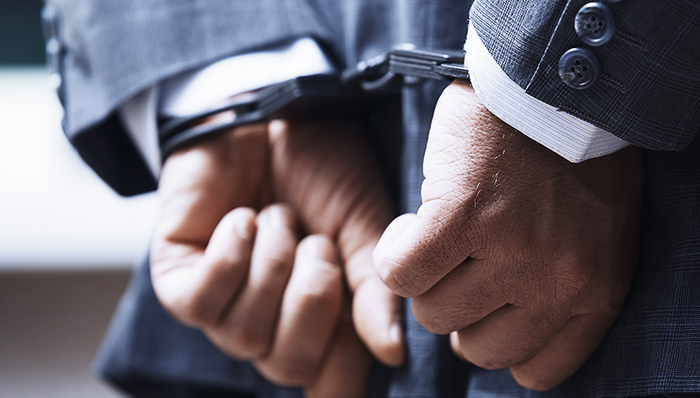 合时代现法人回国自首称潜逃是一种煎熬，前法人离任两年依然被抓