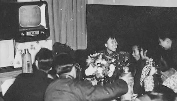 上海电视台,上海广播,电视演播室,上海人民广播电台,上海话剧,电视节目,电视转播,电视技术,百合花