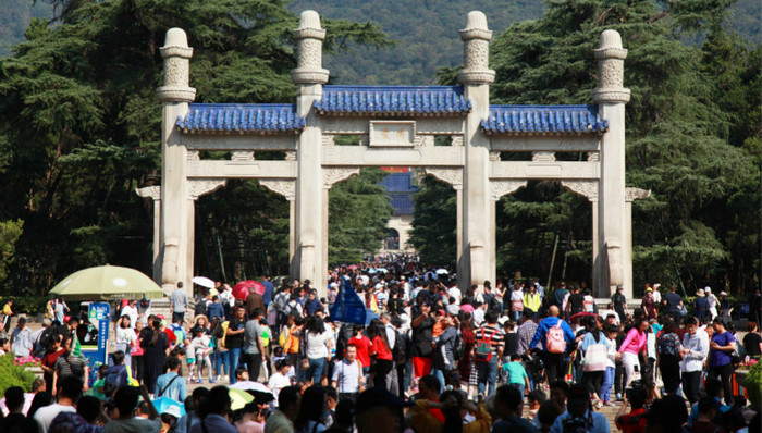 央视新闻,移动网,视频,人海,西海大峡谷,打卡,错峰,客流高峰,洪崖洞,黄山风景区