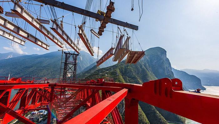 白色面板,装饰板,集气站,奋斗,祖国,病人,滩地,赛场,填补空白,航站楼