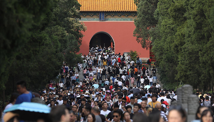 国庆前4天游客超5亿人次，多景区开启限流措施