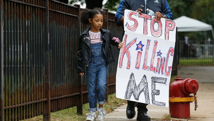 谋杀罪,黑人,射杀,芝加哥,宣判,青年,袭警,判决,武力,电击枪
