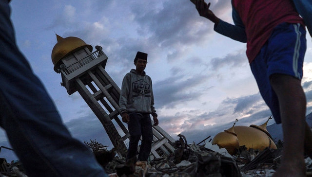 诺贝尔奖,,USMCA,,印尼海啸,,农民抗议,,特朗普逃税,,美伊,,卡瓦诺,,筑地市场,,股市