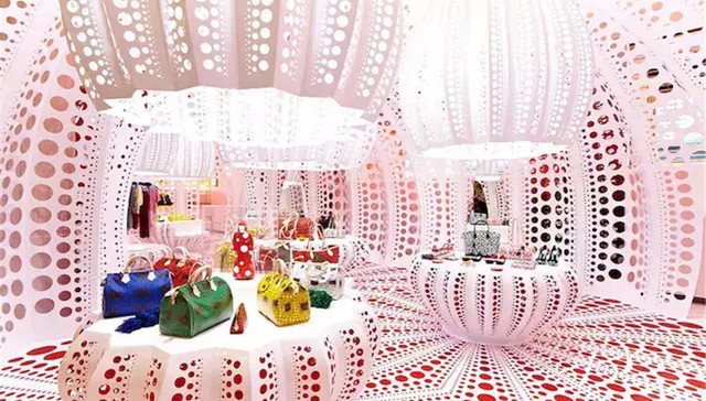 住在精神病院的日本国宝！怪婆婆一个不高兴就赚两个亿！