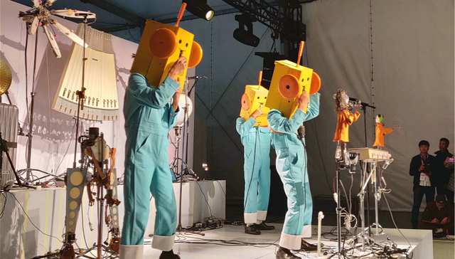 【上海时装周】来秀场看一个“花瓶展”、听一场明和电机的音乐会吧