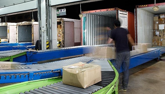 旺季将至快递“涨声不断”中通北京寄上海涨至15元