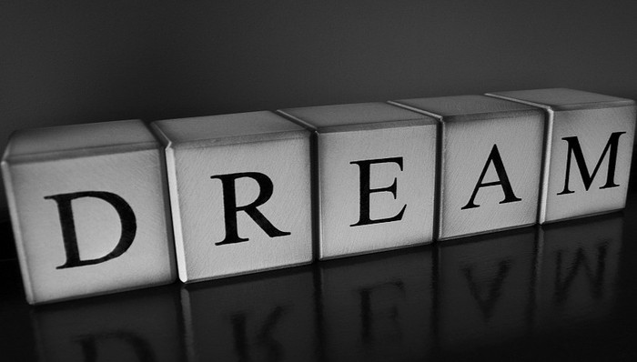 “穷人思维”就是把钱看得太重，以致于忽视了其他重要的东西