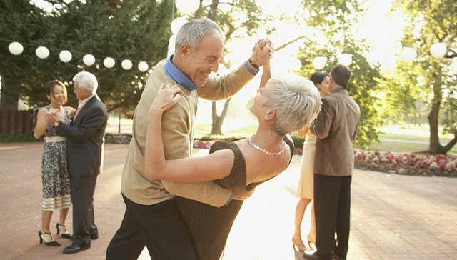 有钱有闲的中老年群体，为何不为线上平台买单？