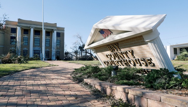 飓风“迈克尔”已致18人丧生 美空军基地F-22战机或受损