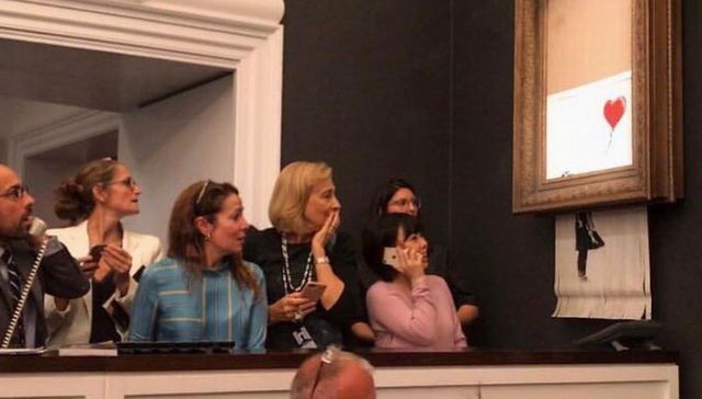 【思想界】街头艺术家班克斯自毁作品 颠覆的艺术是否难逃资本的收编？