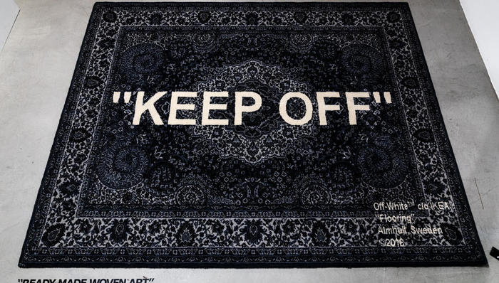 为了拍出漂亮的秀场照，T台地毯比你想象中重要