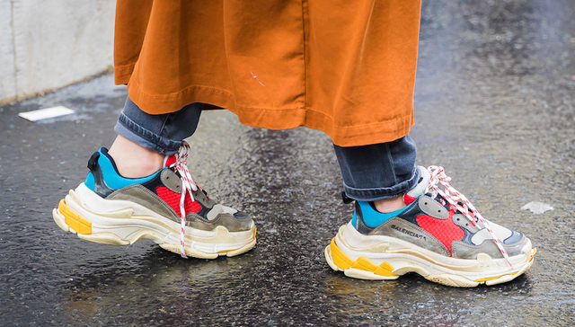 奢侈品牌对运动的热爱到此为止？运动鞋“隐形”四大时装周