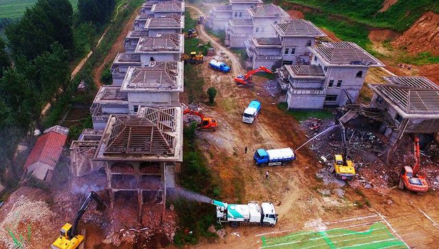 1980年,财经,超级别墅,非法占用农用地罪,违建,同治四年,西安日报,西汉高速,拆除,一查到底