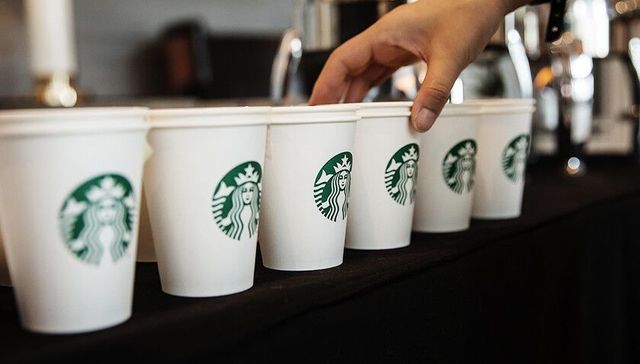 GIS数据,支付宝,分众传媒,UberEats,虹吸式咖啡壶,坪效,星巴克,咖啡文化,中国企业家,咖