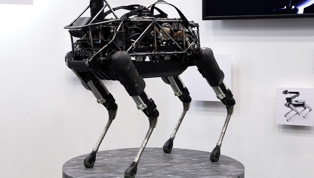 机器狗,Spot,视频,妖娆,NG,TechCrunch,YouTube,波士顿,动力,QbitAI