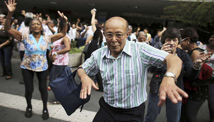 人民,人民利益,人民群众,人民生活,向往,黑天鹅,人的全面发展,中国号,全体人民,办事难