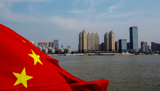 【一周政经大事】中纪委公布赖小民被“双开”现场视频 三季度中国GDP同比增长6.5%