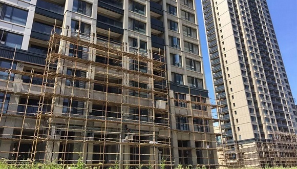 郑州最大烂尾别墅群复工波折 当地政府部门被指蒙蔽中巡组