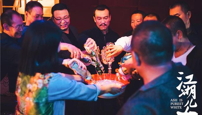 【文娱早报】《江湖儿女》获芝加哥电影节“银雨果奖” 唱片公司Avex将向抖音提供2.5万首音乐