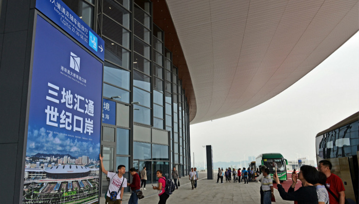 珠澳口岸通关新模式：旅客“合作查验，一次放行” 客货车10秒通关