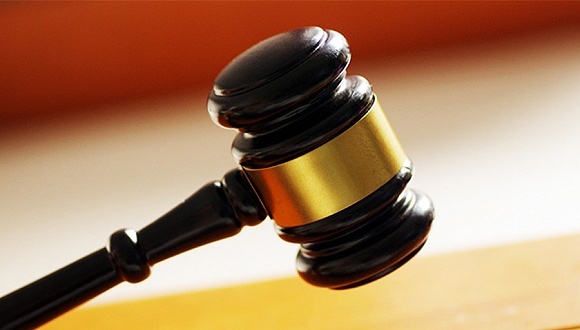 刑诉法；速裁程序；缺席审判