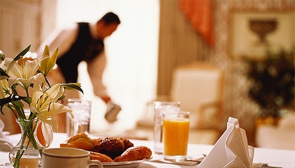 锦江酒店；中端；翻牌