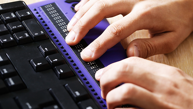 【特写】逃离按摩院后：视障人士在IT公司