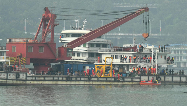 救捞,遇难者遗体,重庆公交,潜水作业