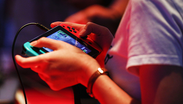 任天堂和索尼双双发财报，游戏业务竞争依然焦灼