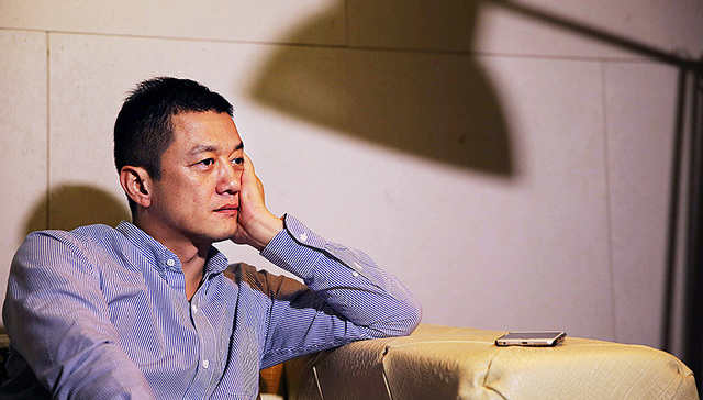 欠债4000万 李亚鹏败走丽江雪山小镇