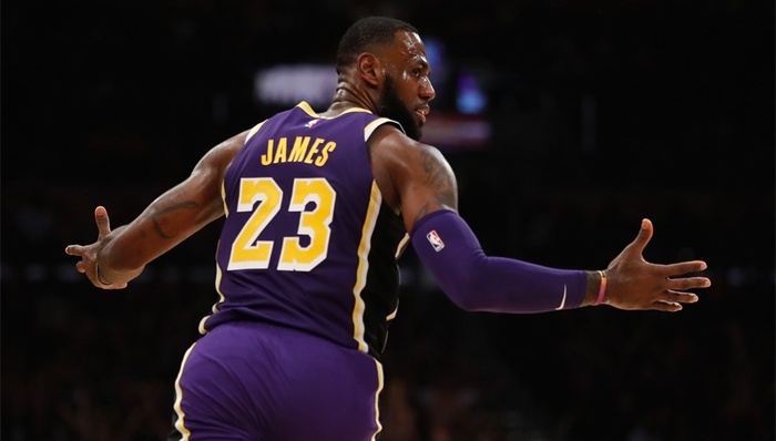 【体育晚报】詹姆斯上演准绝杀 费德勒拒绝沙特表演赛