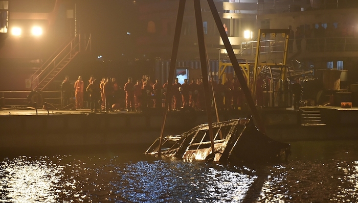 律师,解读,重庆,公交,坠江,遇难者家属,公交公司,索赔