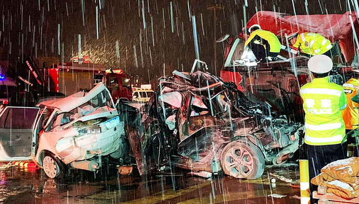 收费站,事故处置,撞车事故,事故发生,高速交通,事故原因,长下坡