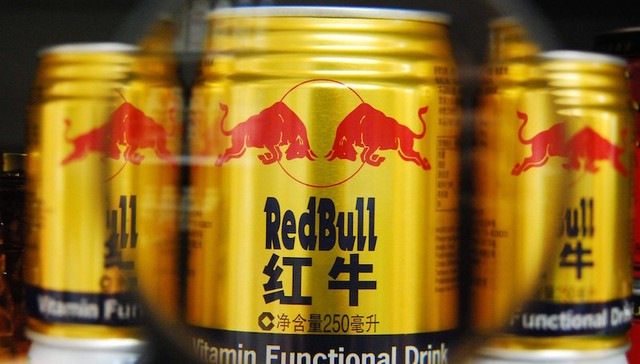 野蛮红牛，一个金钱谎言交织的故事